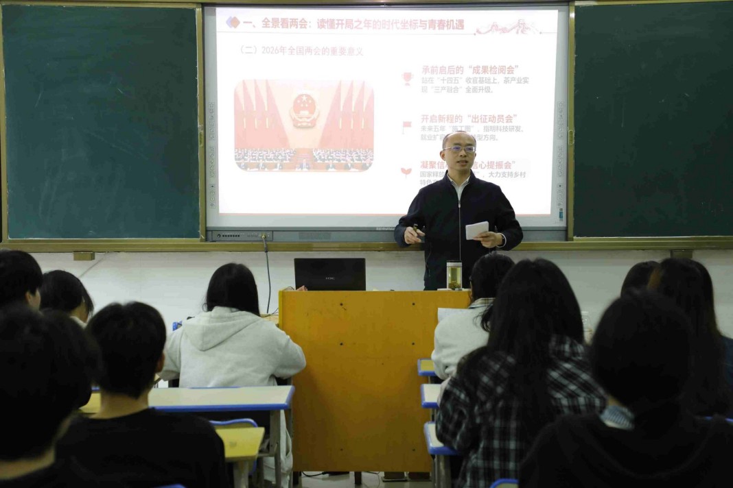 我院领导干部深入班级讲授“开学第一课”
