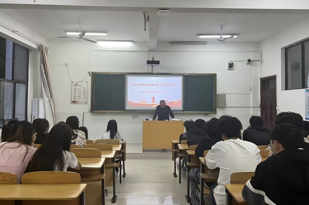 我院领导干部深入班级讲授“开学第一课”